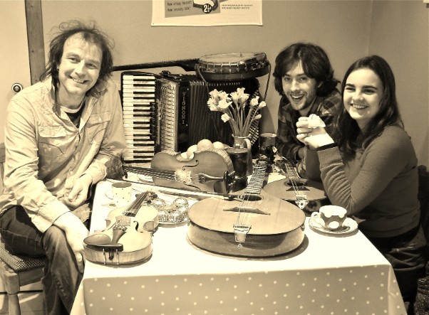 Jiginaboot ceilidh band and musical instruments